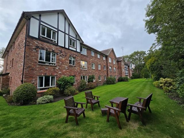 1 bedroom ground flat for sale