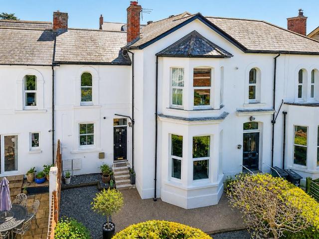 1 bedroom ground flat for sale