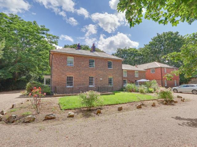 1 bedroom ground flat for sale