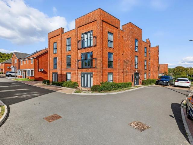 1 bedroom ground flat for sale