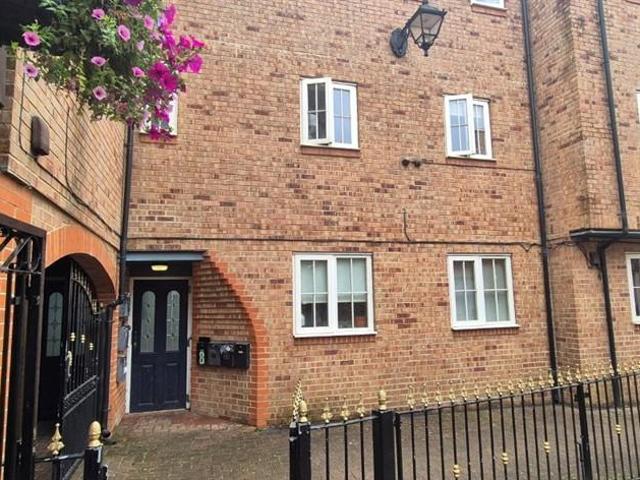 1 bedroom ground flat for sale