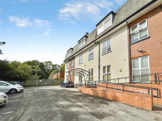 1 bedroom ground flat for sale