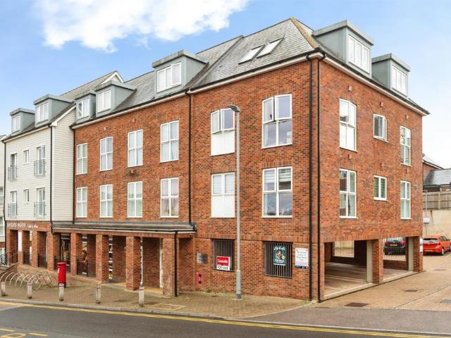 1 bedroom ground flat for sale