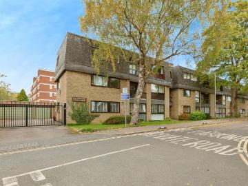 1 bedroom ground flat for sale