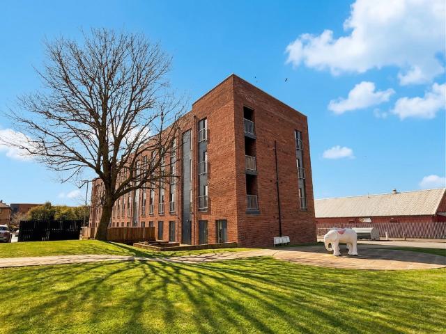 1 bedroom ground flat for sale