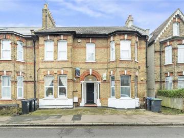 1 bedroom ground flat for sale