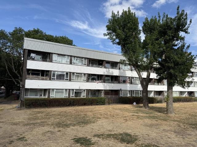 1 bedroom ground flat for sale