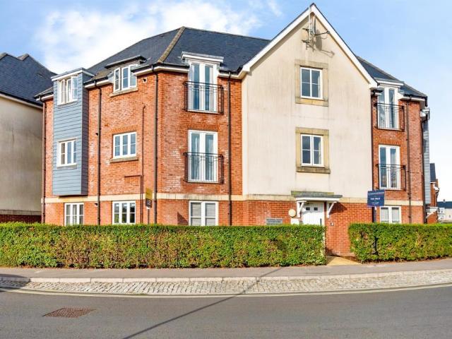 1 bedroom ground flat for sale