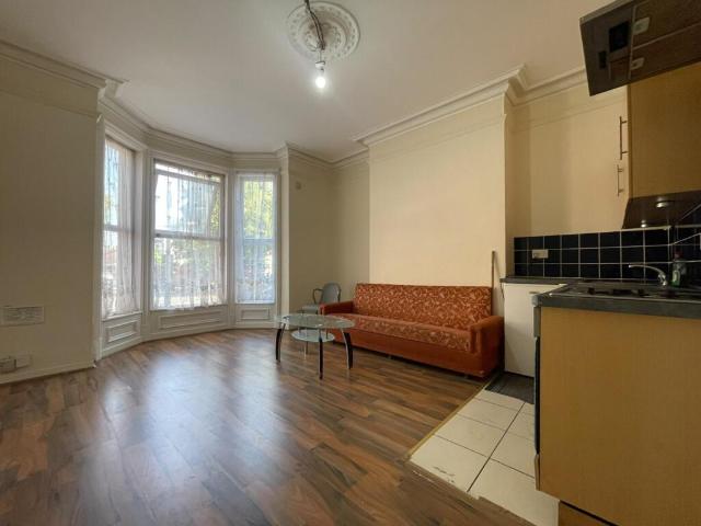 1 bedroom ground flat for sale