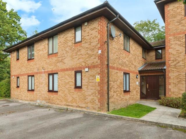 1 bedroom ground flat for sale