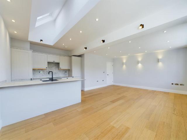 1 bedroom ground flat for sale