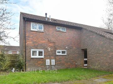 1 bedroom ground flat for sale