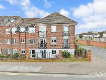 1 bedroom ground flat for sale