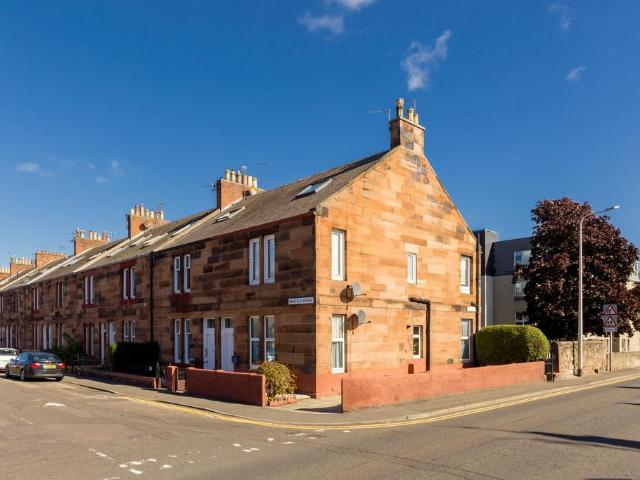 1 bedroom ground flat for sale