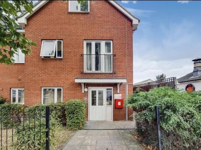 1 bedroom ground flat for sale