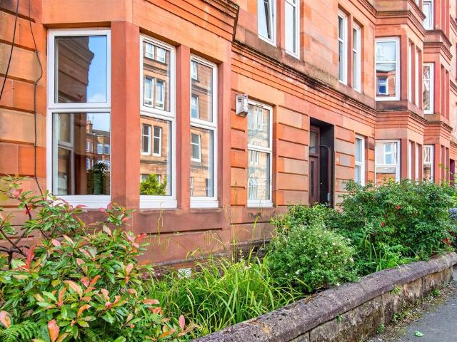 1 bedroom ground flat for sale