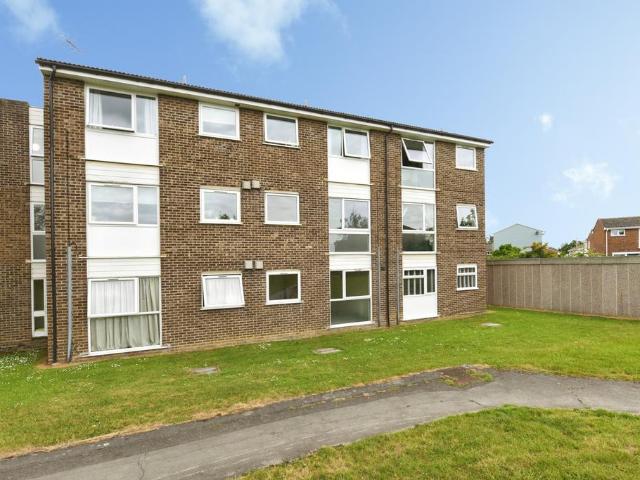1 bedroom ground flat for sale