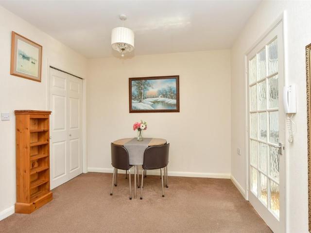 1 bedroom ground flat for sale