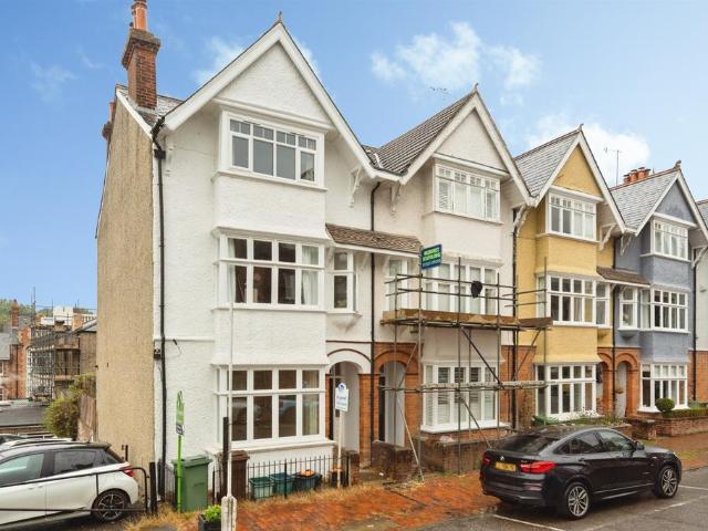 1 bedroom ground flat for sale
