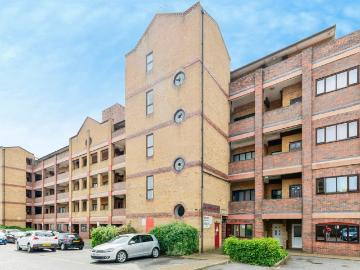 1 bedroom ground flat for sale