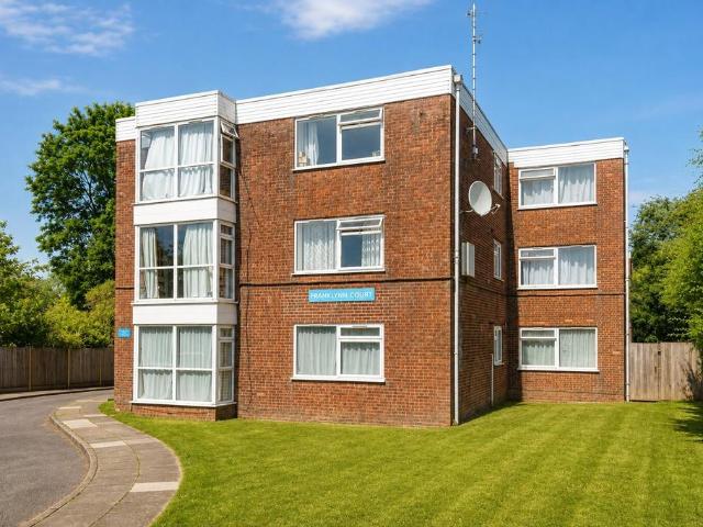 1 bedroom ground flat for sale