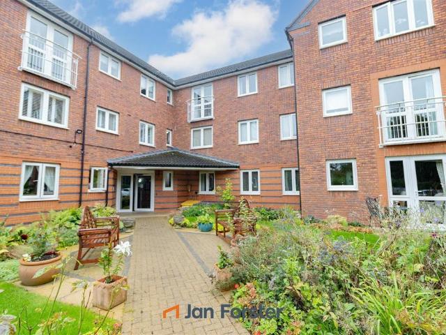 1 bedroom ground flat for sale