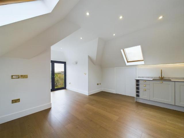 1 bedroom ground flat for sale