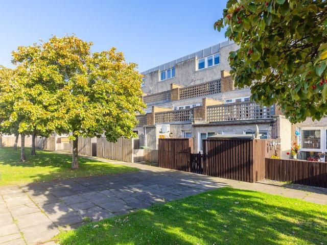 1 bedroom ground flat for sale