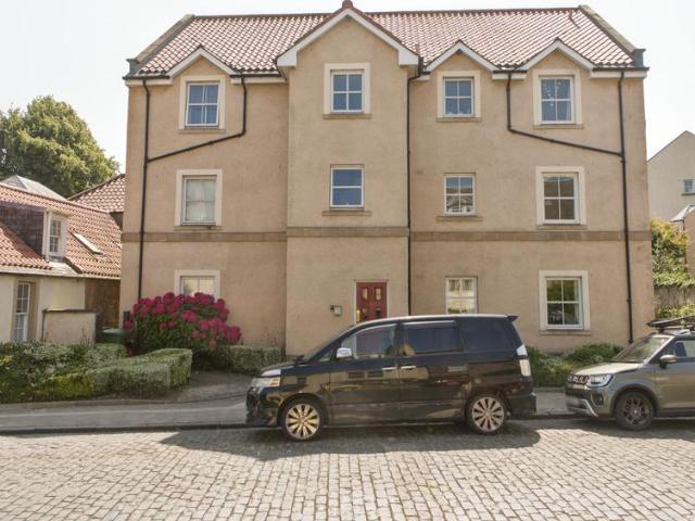 1 bedroom ground flat for sale
