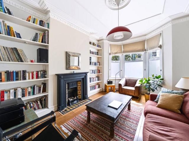 1 bedroom ground flat for sale