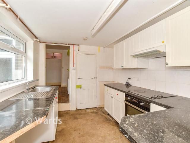 1 bedroom ground flat for sale