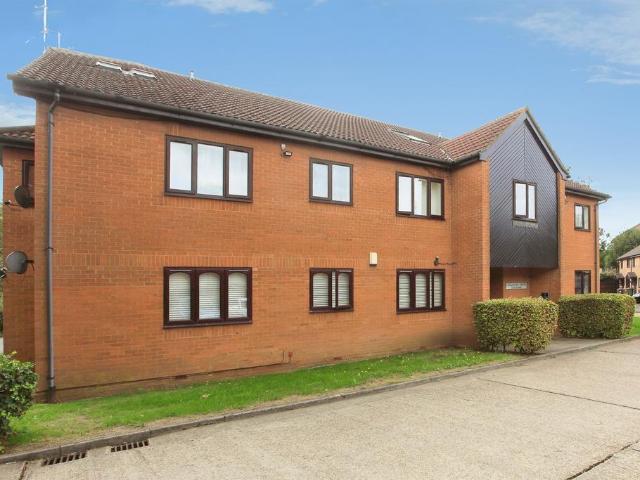 1 bedroom ground flat for sale
