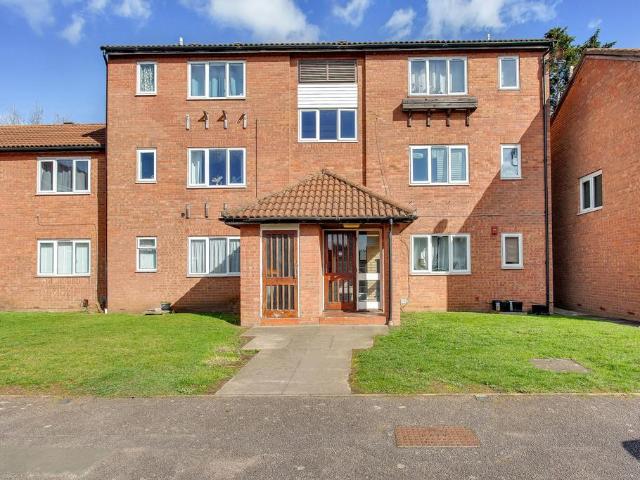 1 bedroom ground flat for sale