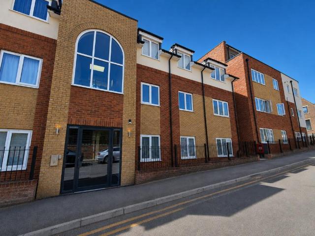 1 bedroom ground flat for sale