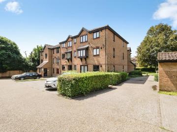 1 bedroom ground flat for sale
