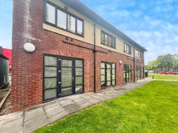 Flat for sale in Farnworth - Equipped kitchen