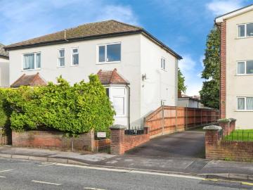 1 bedroom ground flat for sale