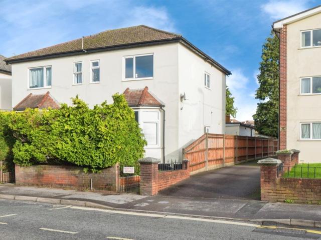 1 bedroom ground flat for sale