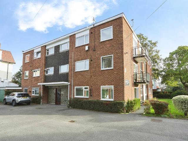 1 bedroom ground flat for sale