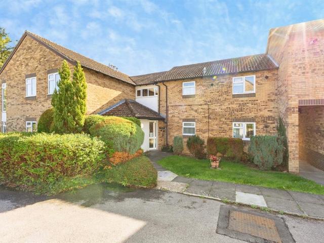 1 bedroom ground flat for sale