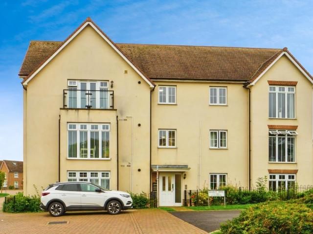 1 bedroom ground flat for sale