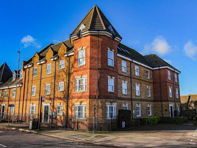 1 bedroom ground flat for sale