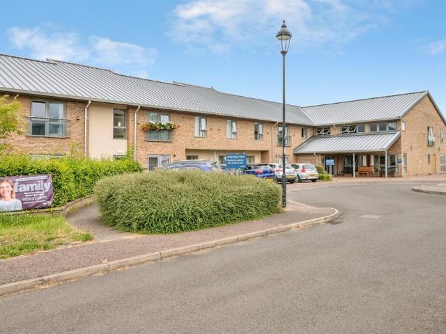 1 bedroom ground flat for sale