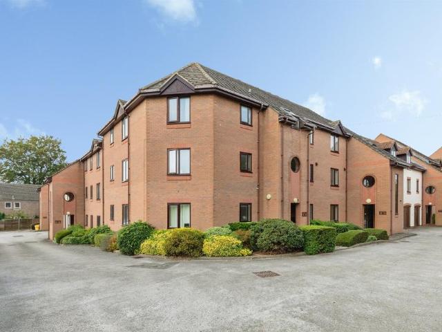 1 bedroom ground flat for sale