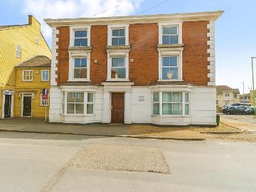 1 bedroom ground flat for sale