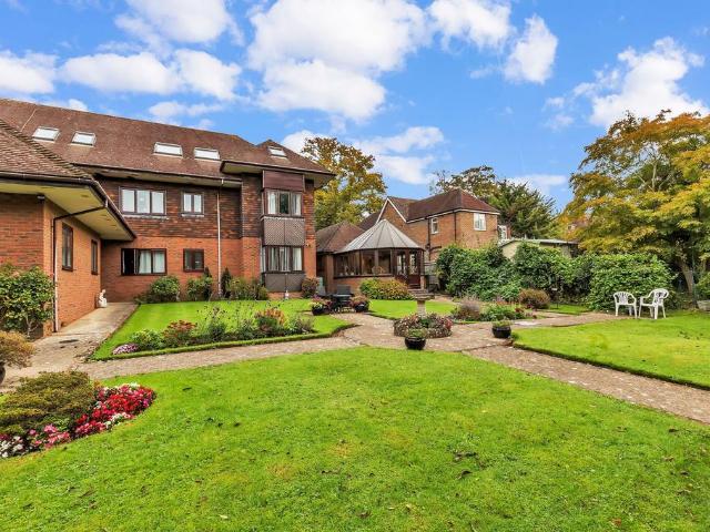 1 bedroom ground flat for sale