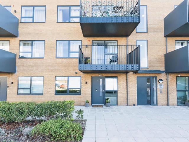 1 bedroom ground flat for sale