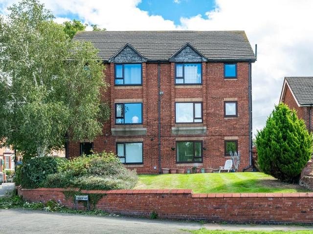 1 bedroom ground flat for sale