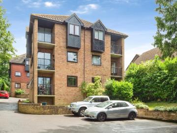 1 bedroom ground flat for sale