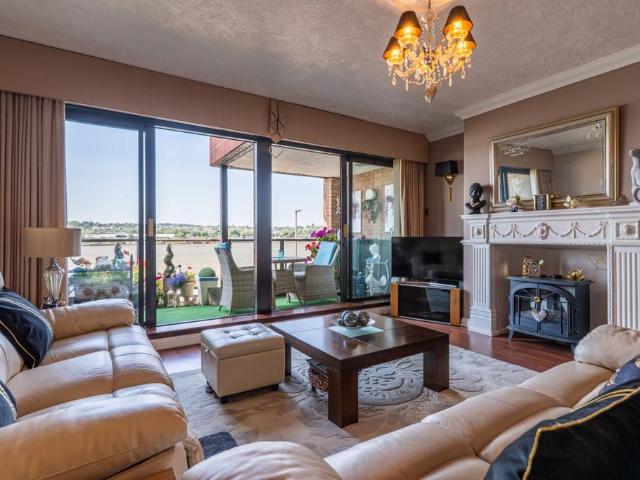 1 bedroom ground flat for sale